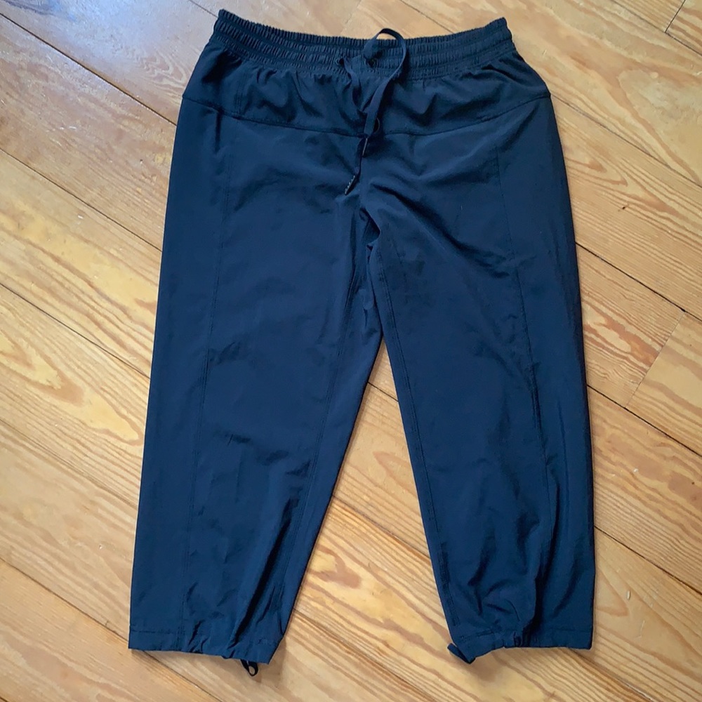 Lululemon pants- shorter length size 4 VGUC